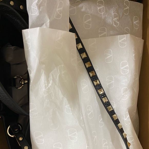 Valentino Garavani Small Rockstud Leather black Tote. - Picture 11 of 16